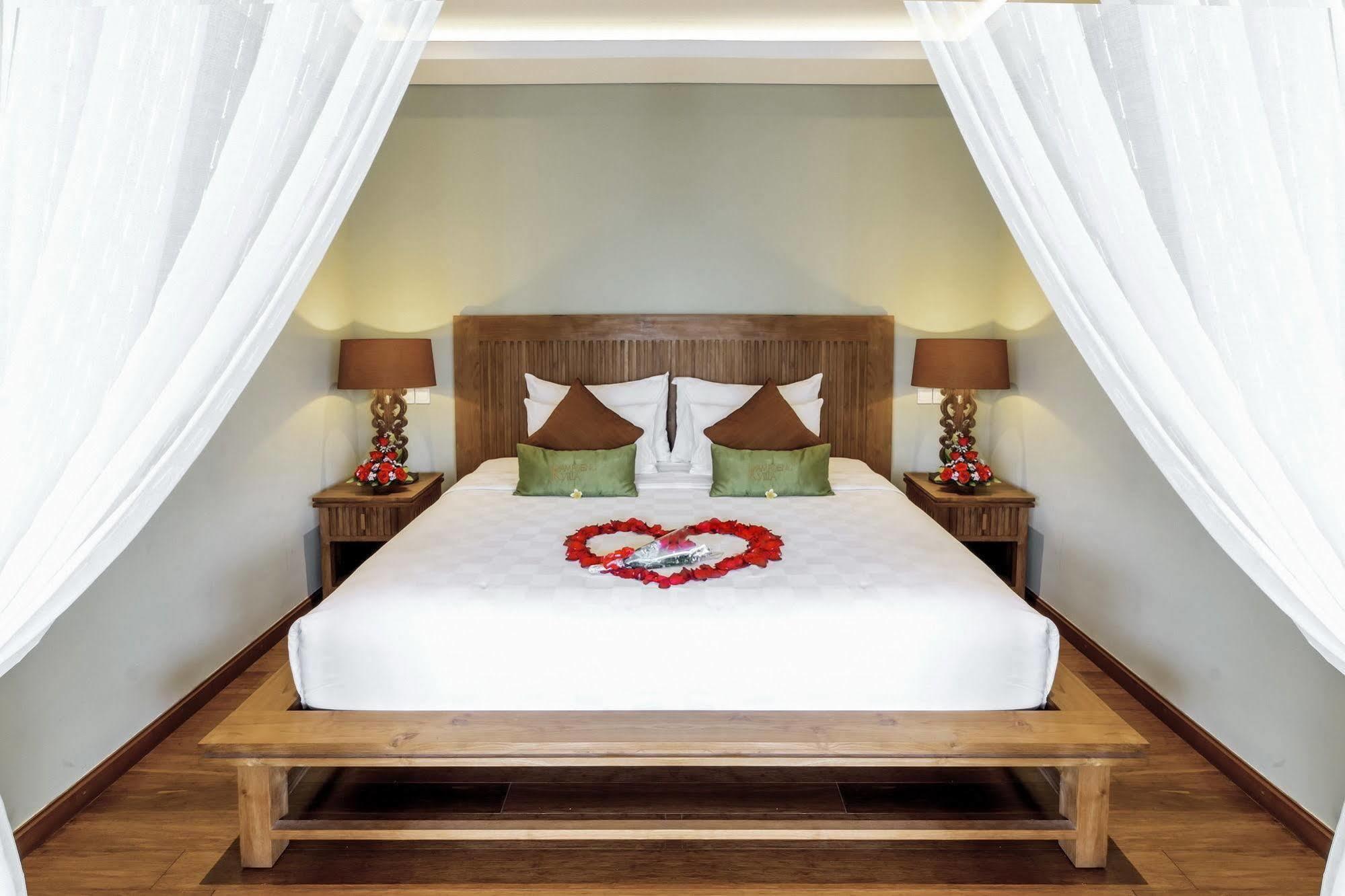 Kampoeng Villa Bali Кута Экстерьер фото